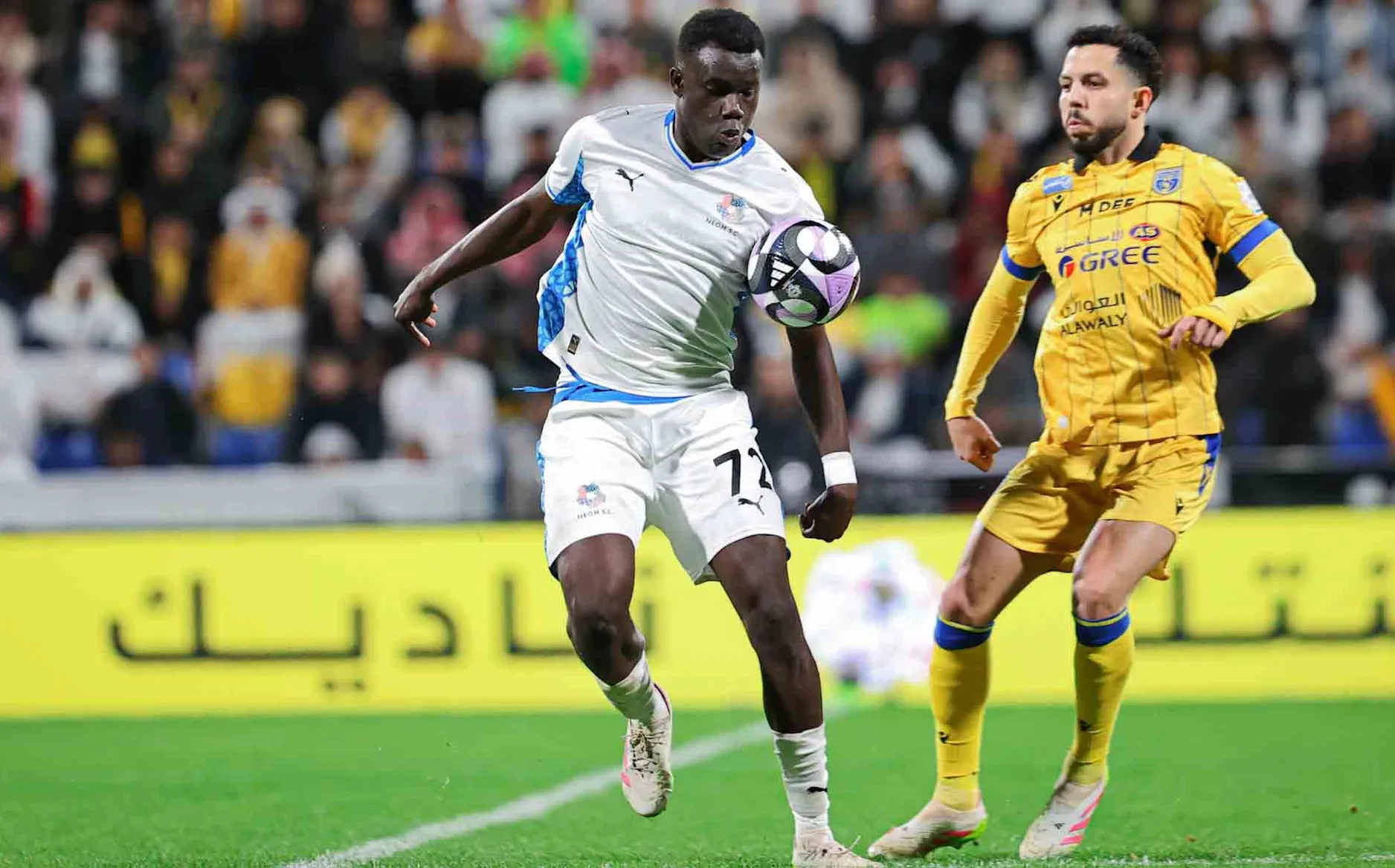 انطلاق الجولة 26 من دوري روشن بـ«ديربي الرس».. التعاون يختبر طموح نيوم