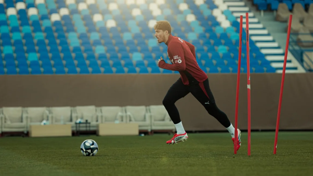 صدمة دفاعية للهلال.. إصابة أكتشيشيك تحرمه من مباريات مصيرية في وقت حاسم