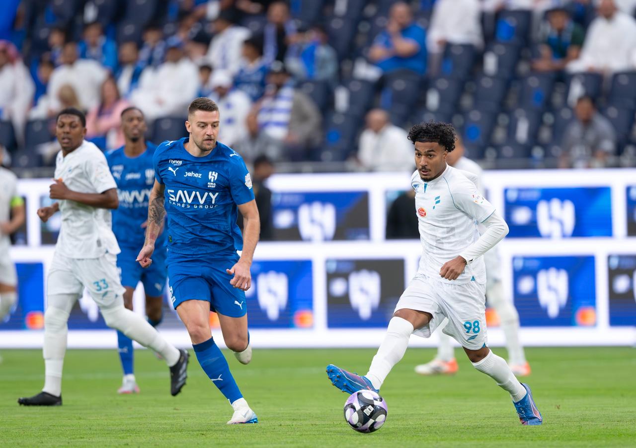 عاجل | عودة نيفيز.. التشكيل الرسمي لمباراة الهلال ضد الفتح