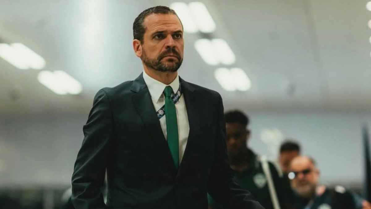 تعليق مثير من روي بيدرو بعد خسارة الأهلي أمام القادسية في دوري روشن