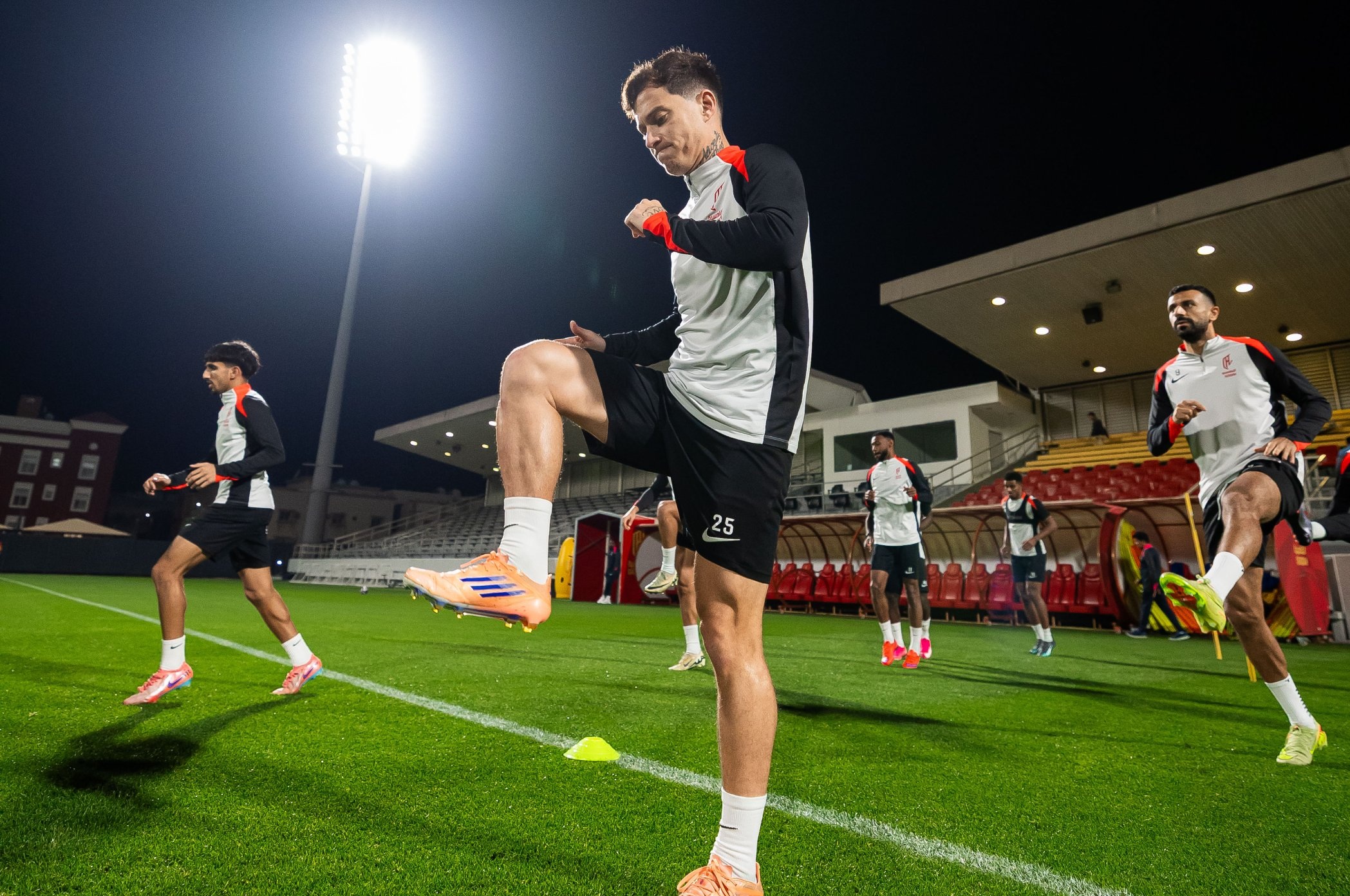 صور | بمناورات تكتيكية.. القادسية يرفع درجة التأهب القصوى لمواجهة الأهلي