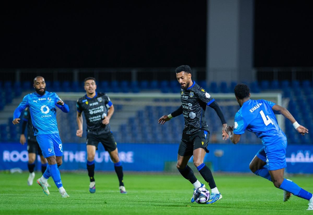 ريمونتادا السكري تفسد فرحة لاكازيت.. تعادل مثير بين نيوم والتعاون