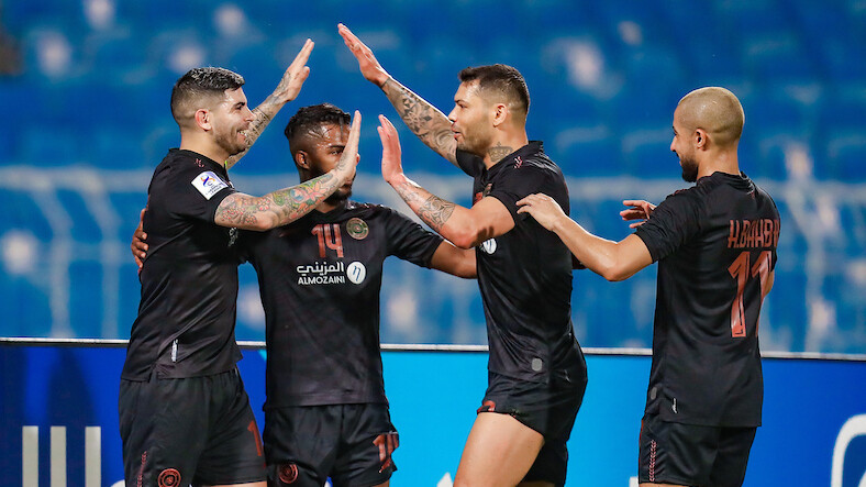 مهاجم الشباب يغادر المملكة إلى البرازيلي لإجراء عملية جراحية