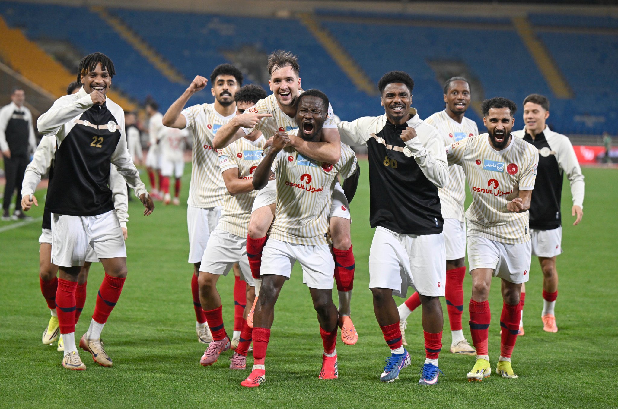 ضمك يقلب الطاولة على النجمة بثلاثية في دوري روشن